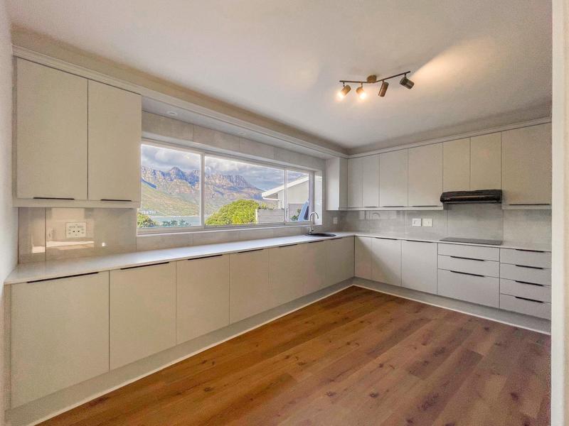To Let 4 Bedroom Property for Rent in Hout Bay Western Cape